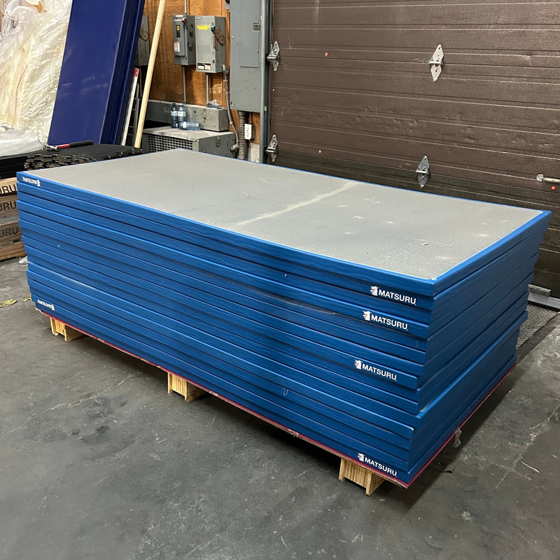 16 BLUE SMOOTH MATS - LONGUEUIL-QC WAREHOUSE - CLEARANCE